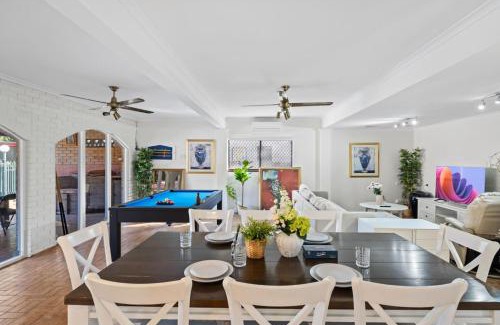 Robertson House | Sunny Stay 4BR with Pool in Prime Location