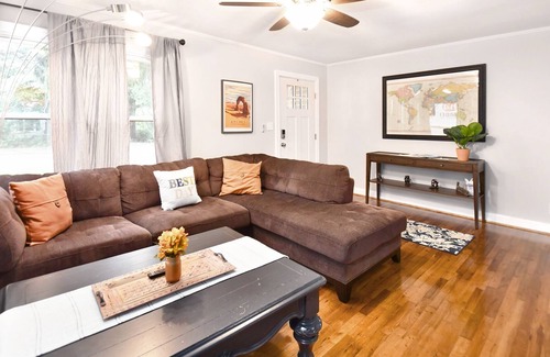 Biddleville House | Experience Sunny Stay: Pet-Friendly Retreat in Uptown Charlotte