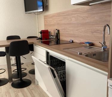 Eclose-Est Apartment | Mountain View Apartment in Alpe d'Huez with Balcony