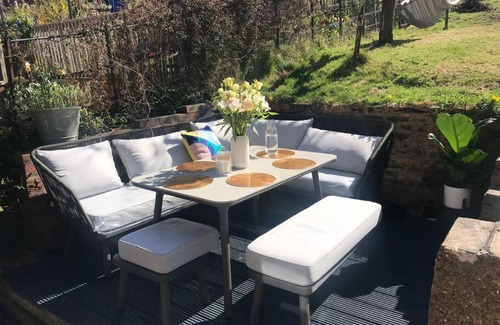 Morningside House | Stylish 2-Bed Home with Breakfast in Morningside, Edinburgh