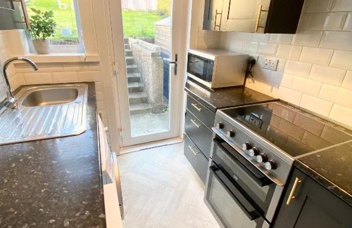 Morningside House | Stylish 2-Bed Home with Breakfast in Morningside, Edinburgh