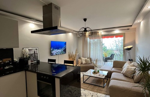Fabron Apartment | Relaxing Sea View Apartment with Sunny Terrace Awaits