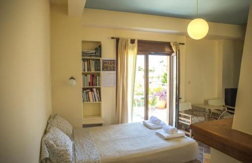 Filopappou Apartment | Top Floor Studio with Spectacular Athens Views - 4 Stars