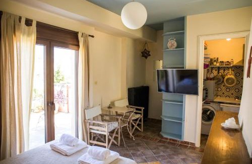Filopappou Apartment | Top Floor Studio with Spectacular Athens Views - 4 Stars
