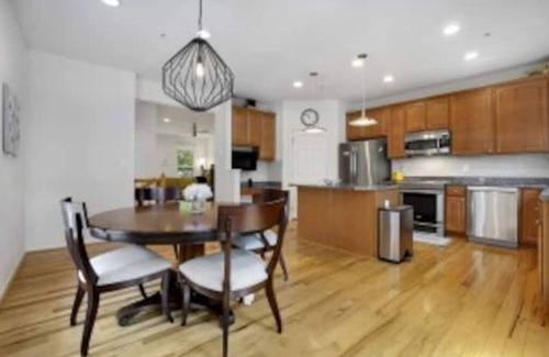 Ellicott City House | Sunny Townhome: 4BR, Child-Friendly Stay with Breakfast