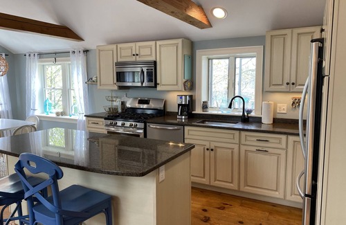 Chatham Condo | Bright Chatham Village Condo with Ocean View & Private Deck