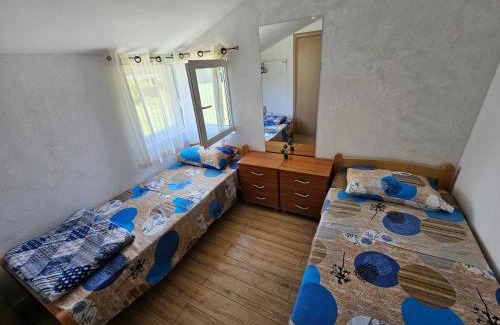 Virpazar Bed & Breakfast | Inviting Sunny Valley: Child-Friendly with Hot Tub & Dining