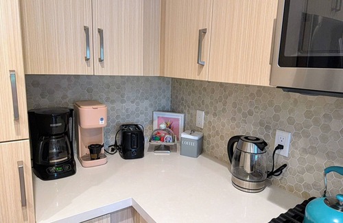 Airport Area Apartment | Sunny view in Irvine