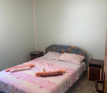 Podmaine Apartment | Welcoming Sunny Villa Apartments with Hot Tub & Dining