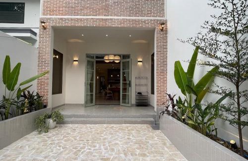 Vinh Hai Villa | SUNNY villa by the beach-Private Pool-3 bedrooms