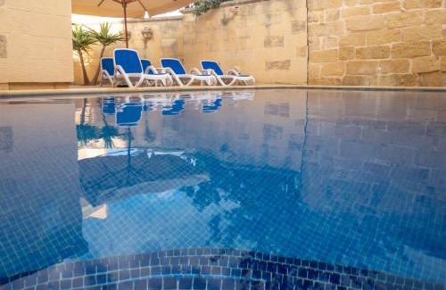 Nadur House | Oceanfront Sunny Villa with Pool and 9.5/10 Rating