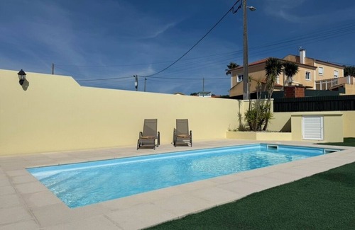Peniche Villa | Inviting Villa with Pool and Garden Near Baleal Beach