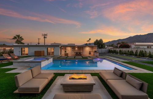 Desert Park Estates House | Relax at Sunny Vista Pool and Spa Home with Mountain Views