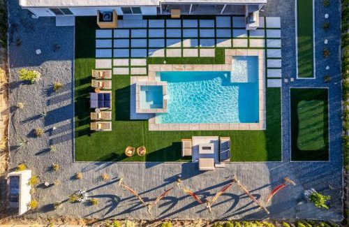 Desert Park Estates House | Relax at Sunny Vista Pool and Spa Home with Mountain Views