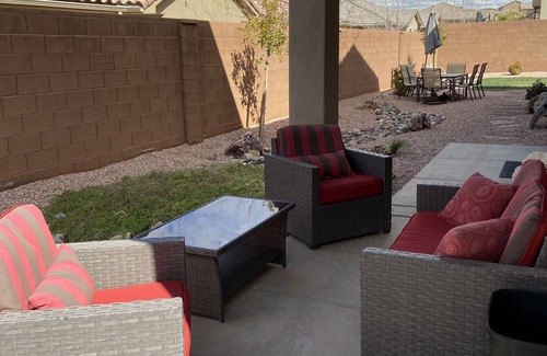 St. George House | Sunny Basement Retreat with Private Entrance and Pool Access