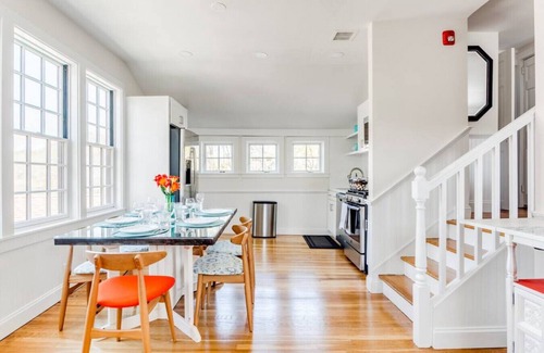 Westport Apartment | Highly Rated Westport 2BR Retreat with Spa & Breakfast