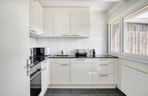 Sihlfeld Apartment | Bright Wiedikon 2.5 Room with Kitchen, Steps to Market