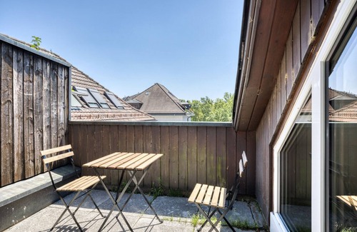 Sihlfeld Apartment | Bright Wiedikon 2.5 Room with Kitchen, Steps to Market