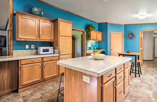 Wisconsin Dells Apartment | Sunny Wisconsin Dells Escape with Deck, Fire Pit & Pool