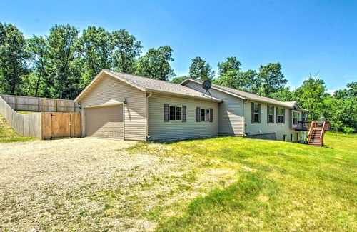 Wisconsin Dells Apartment | Sunny Wisconsin Dells Escape with Deck, Fire Pit & Pool