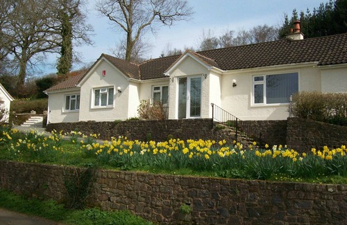 West Buckland House | Sunnybank: A Scenic Escape with Ocean Views & Spa