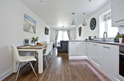 Exmouth Apartment | Oceanfront Sunnymead Penthouse in Exmouth for 4 Guests