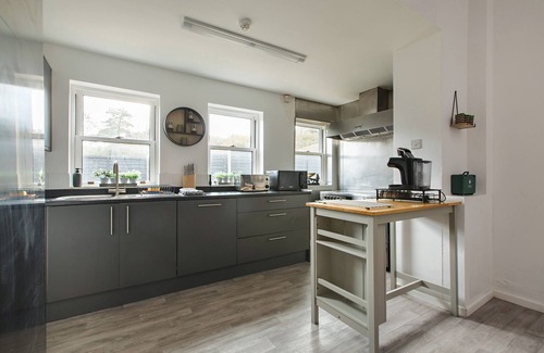 Buxton House | Family-Friendly Sunnymeade with Hot Tub in Buxton, Norfolk