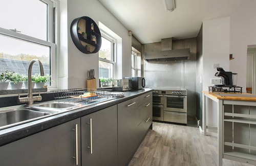 Buxton House | Family-Friendly Sunnymeade with Hot Tub in Buxton, Norfolk