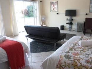 East London Bed & Breakfast | Budget-Friendly Sunnyridge Lodge with Pool & Breakfast