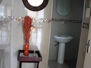 East London Bed & Breakfast | Budget-Friendly Sunnyridge Lodge with Pool & Breakfast