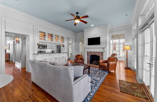 Oriental House | Harborside Retreat at Sunnyside 6 - Rated 9.6/10!