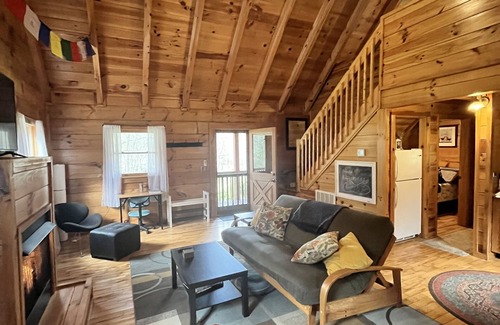 Roan Mountain Cabin | Exceptional Sunnyside Cabin on the Doe River - Pet Friendly