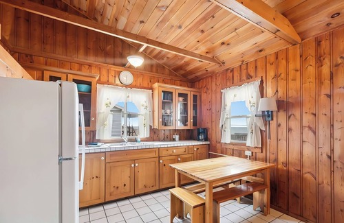 Greenbush Apartment | Sunnyside Combined 6BR 3BA Lakefront Retreat