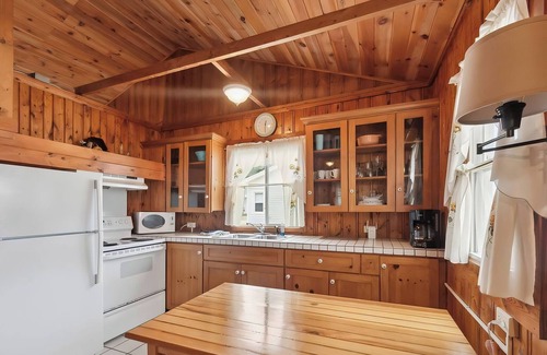 Greenbush Apartment | Sunnyside Combined 6BR 3BA Lakefront Retreat