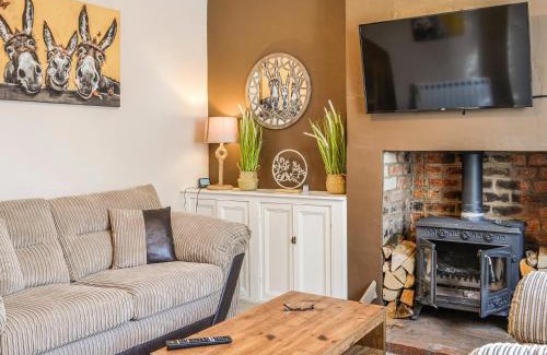New Galloway House | Discover Sunnyside: Pet-Friendly Retreat with Great Reviews