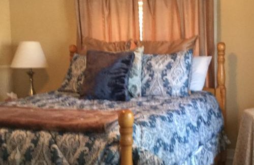 Outlook Bed & Breakfast | Cozy Sunnyside Inn Bed & Breakfast with Family-Friendly Dining