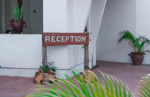 Blantyre Hotel | Budget-Friendly Sunnyside Inn with Pet-Friendly Amenities
