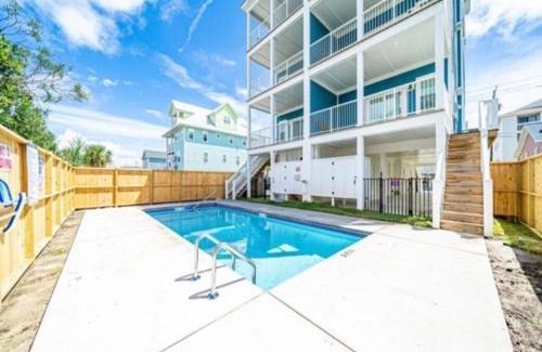 North Carolina Coast House | Discover Sunnyside: Ocean Views & Steps to the Beach