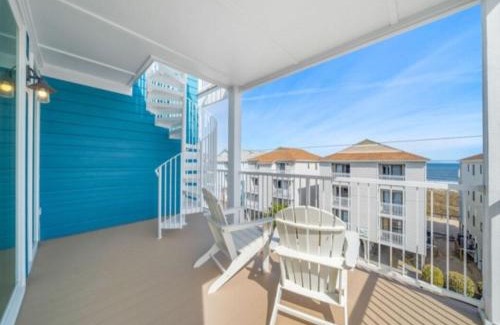North Carolina Coast House | Discover Sunnyside: Ocean Views & Steps to the Beach
