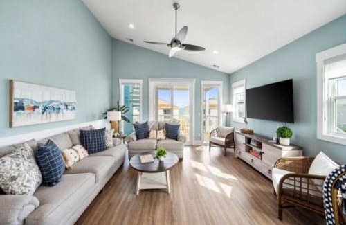 North Carolina Coast House | Discover Sunnyside: Ocean Views & Steps to the Beach