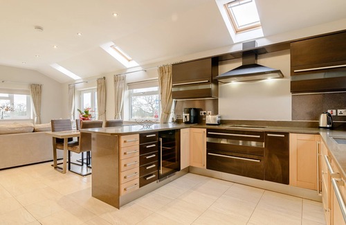 Blackburn Cottage | Delightful Sunnyside Shreyas: Family-Friendly with Breakfast