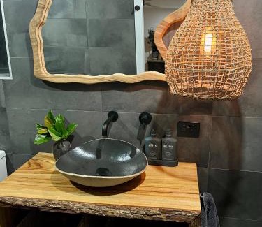 Port Macquarie House | Pet-Friendly Sunnyside Studio with Hot Tub Retreat