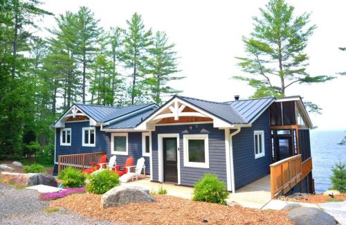 Gravenhurst House | Pet-Friendly Retreat at Sunnyside Up for Family Travelers