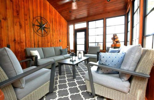 Gravenhurst House | Pet-Friendly Retreat at Sunnyside Up for Family Travelers