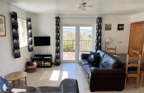 Saint Briavels House | Sunnyview Annexe: Family-Friendly Stay with Top Reviews