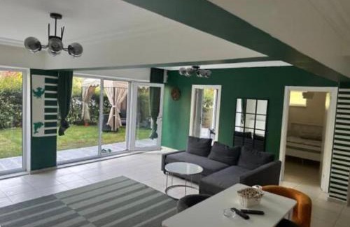 Pendik Apartment | Relaxing Retreat: 7 Minutes to Sabiha Gökçen with Pool