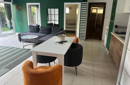 Pendik Apartment | Relaxing Retreat: 7 Minutes to Sabiha Gökçen with Pool