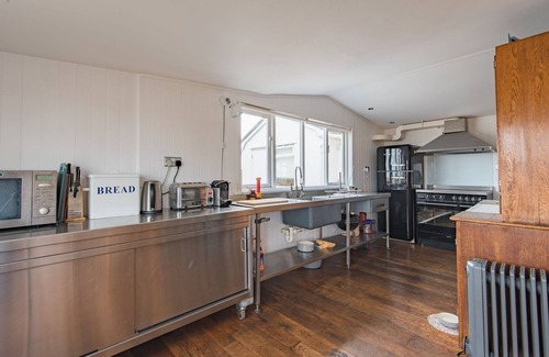 Dungeness House | Discover Sunray: Oceanfront Retreat for 8 with Pet-Friendly Perks