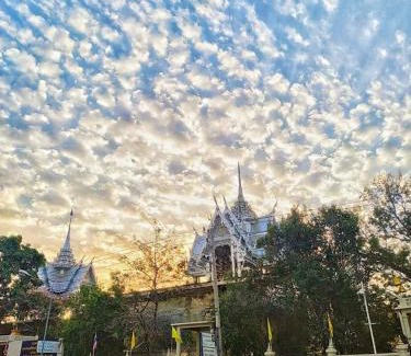 Tha Sung House | Budget-Friendly SUNRAY Guesthouse with Pool & Hot Tub