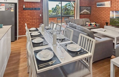 Jindabyne Apartment | Sunrise 5 - Cosy 3 bedroom with tennis court, pool and lake views